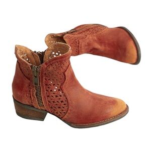 Circle G By Corral Q0003 Red Laser Cut Shortie Boot Distressed Ankle Leather Red